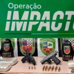 Foram apreendidos quatro quilos de drogas, arma e munições (Foto: Divulgação/PMAM)