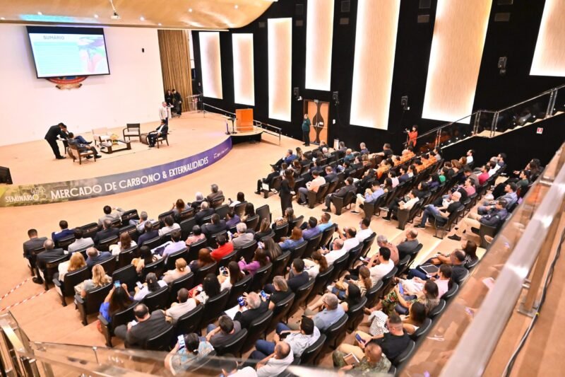TCE-AM debate mercado de carbono e soluções para Amazônia