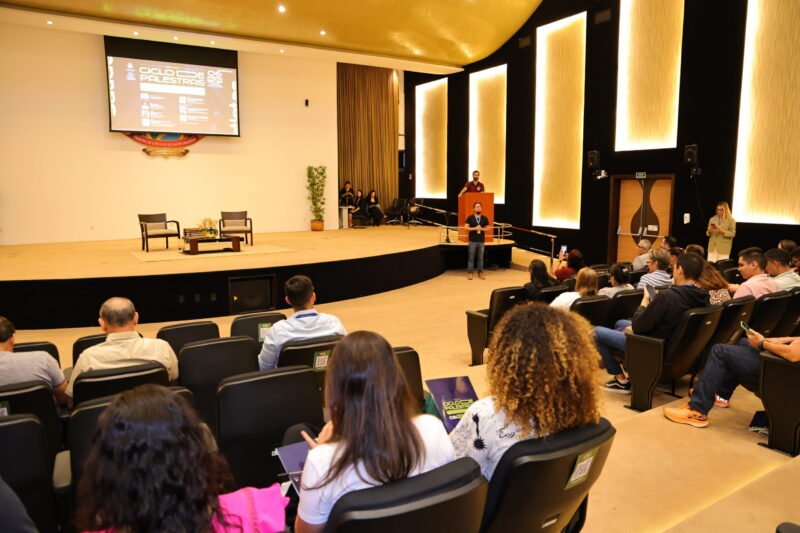 TCE-AM realiza palestras sobre saúde para servidores e atletas