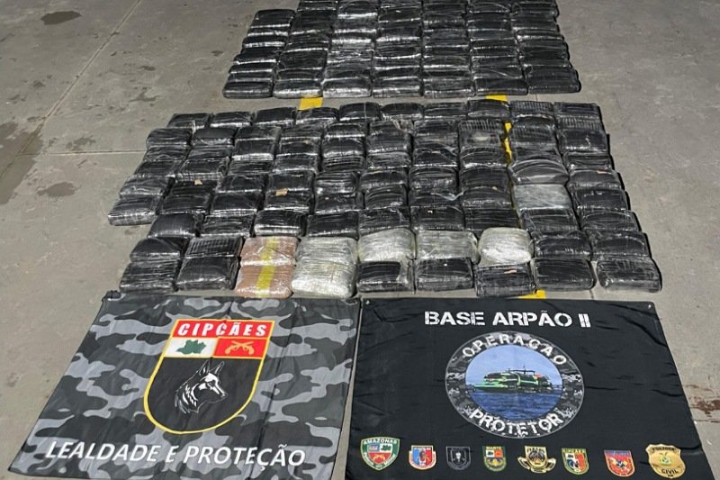 PMAM apreende R$ 3,6 milhões em drogas e prende suspeito
