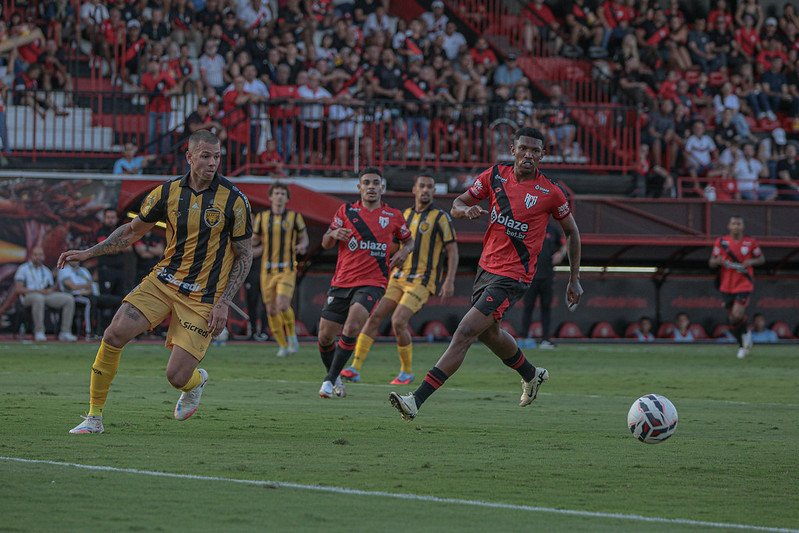 Atlético-GO supera o Amazonas por 2 a 0 na Série B (Foto: Divulgação/Atlético-GO) Amazonas perde e fantasma do Z-4 volta a assombrar