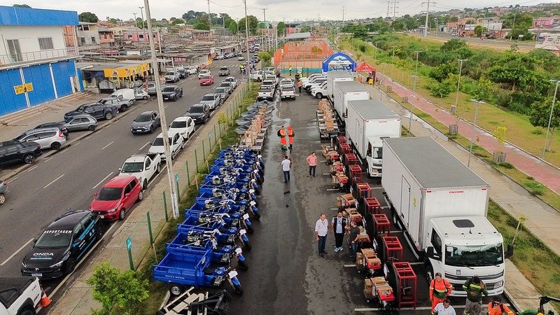 David Almeida entrega máquinas e lança editais rurais