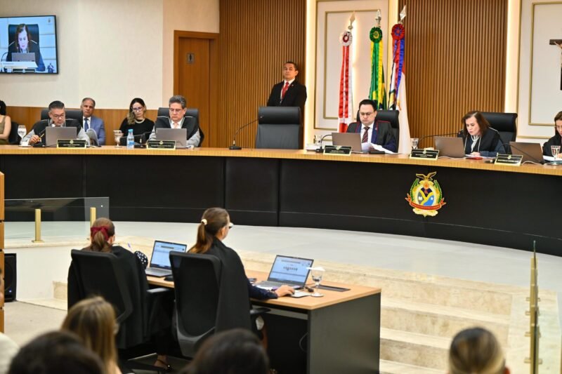 Ex-prefeito de Manaquiri é multado por conselheiros do TCE-AM