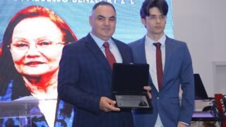 Medalha Grandes Amazônidas emociona público em noite de homenagens e surpresas