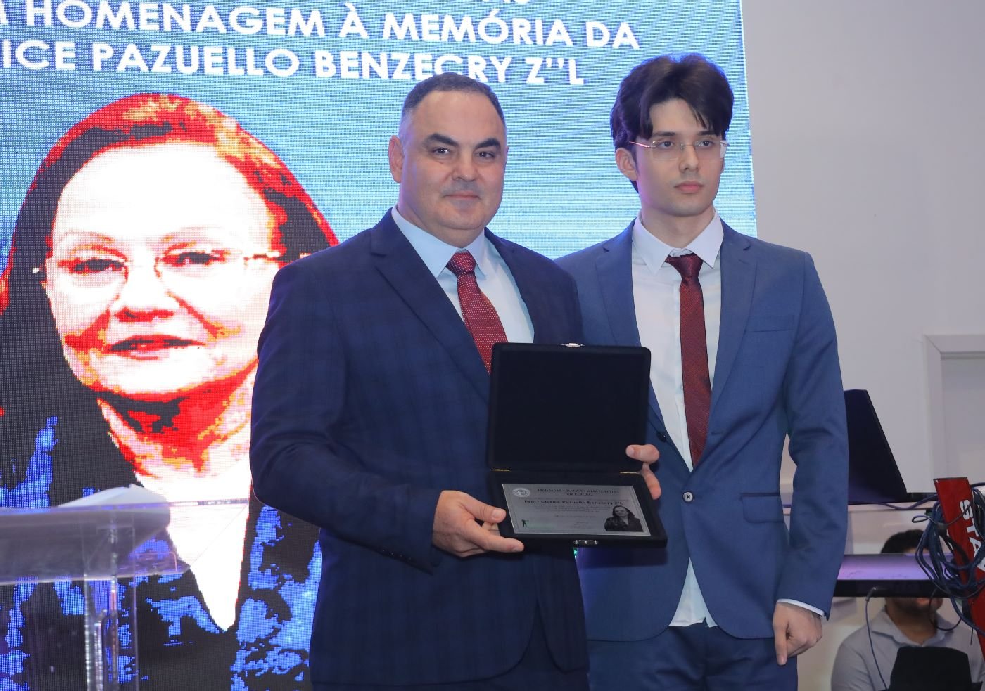 Medalha Grandes Amazônidas emociona público em noite de homenagens e surpresas