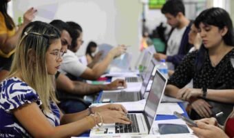 Atendimento aos convocados acontecerá em dois momentos (Foto: Euzivaldo Queiroz/Seduc)