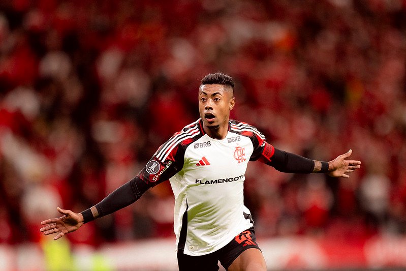 STJD libera Bruno Henrique após efeito suspensivo