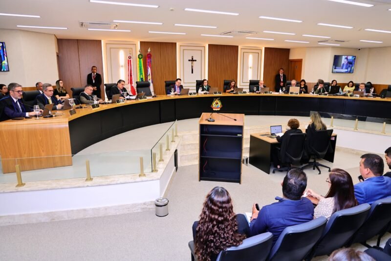 Membros do Pleno (Foto: Filipe Jazz) TCE-AM aprova com ressalvas contas da Prefeitura de Manaus
