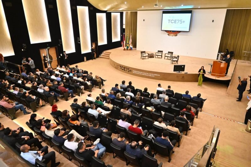 Evento sobre Inteligência Artificial e Transformação Digital no TCE-AM (Foto: Joel Arthus / TCE-AM) Auditório lotado marca evento sobre IA e inovação no TCE-AM