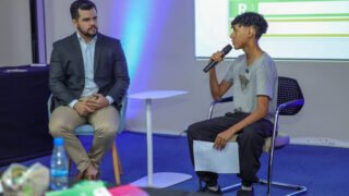 Escola de liderança prepara crianças e adolescentes em Manaus