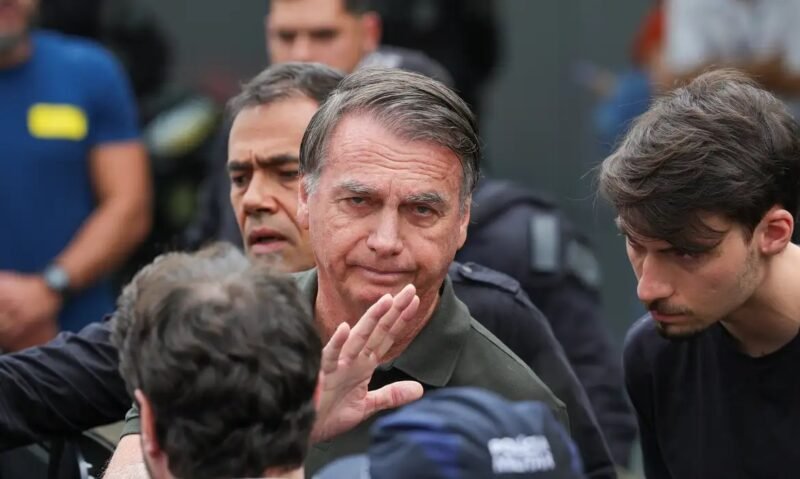 Alexandre de Moraes mantém Jair Bolsonaro preso (Foto: Fábio Rodrigues-Pozzebom/agência Brasil) Moraes nega pedido da defesa e mantém prisão domiciliar de Bolsonaro
