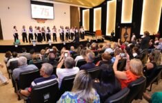TCE-AM celebra servidores aposentados em manhã de homenagens
