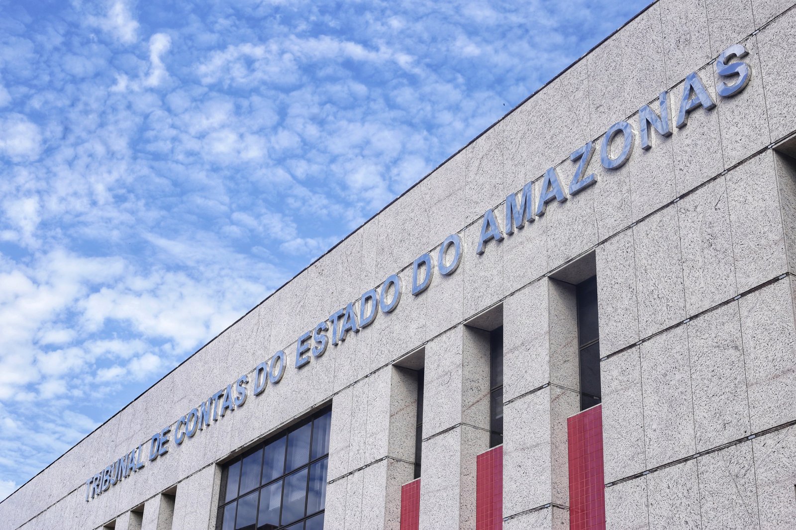 Fachada do Tribunal de Contas do Amazonas (Foto: Filipe Jazz / TCE-AM) TCE-AM determina suspensão de pregão da Prefeitura de Tabatinga