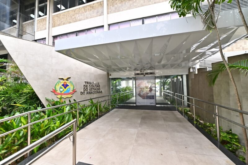 Fachada do Tribunal de Contas do Amazonas (Foto: Joel Arthus / TCE-AM) TCE-AM lança revista sobre pesquisa e inovação no controle externo