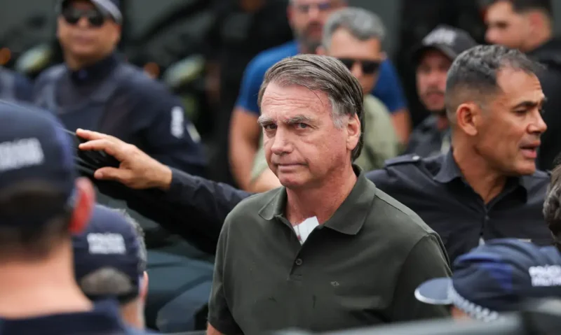 Jair Bolsonaro vai cumprir pena de 27 anos e três meses (Foto: Fábio Rodrgues-Pozzebom/Agência Brasil) Moraes decide que Bolsonaro continuará preso na superintendência da PF