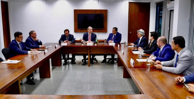 Em Brasília, Omar Aziz, senador pelo Amazonas, reuniu-se com demais parlamentares amazonenses (Foto: Ariel Costa)