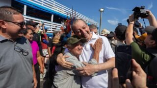 Omar Aziz durante visita às obras em Beruri — Foto: Tadeu Rocha