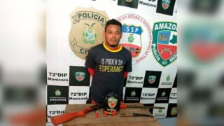 Suspeito foi preso com espingarda, faca e munições — Foto: Divulgação
