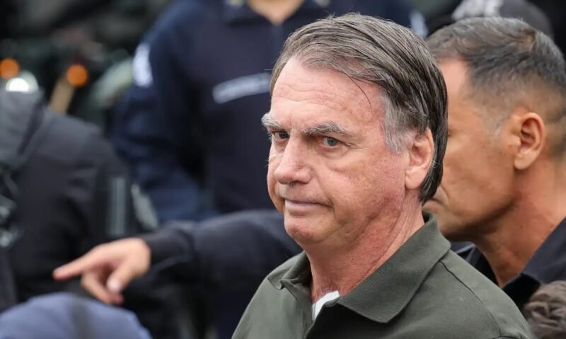 Jair Bolsonaro iniciará o cumprimento da pena definitiva (Foto: Fábio Rodrigues-Pozzebom/Agência Brasil) Por unanimidade, STF mantém condenação de Bolsonaro e aliados
