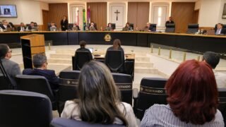 TCE-AM condena ex-prefeito por falhas em convênio de 2021