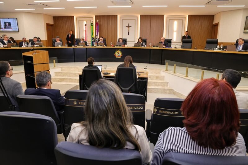 TCE-AM condena ex-prefeito por falhas em convênio de 2021