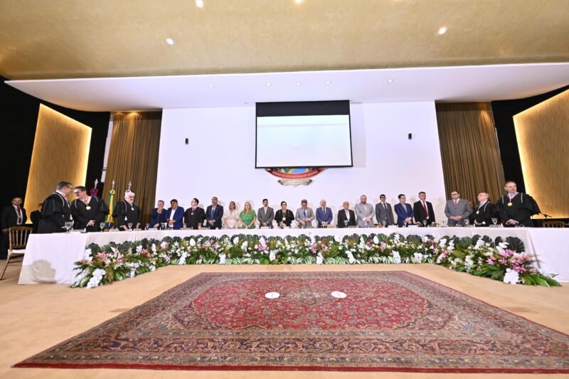 A solenidade aconteceu no Auditório Franco de Sá (Foto: Joel Arthus/DICOM TCE-AM) TCE-AM homenageia 21 personalidades com Mérito de Contas