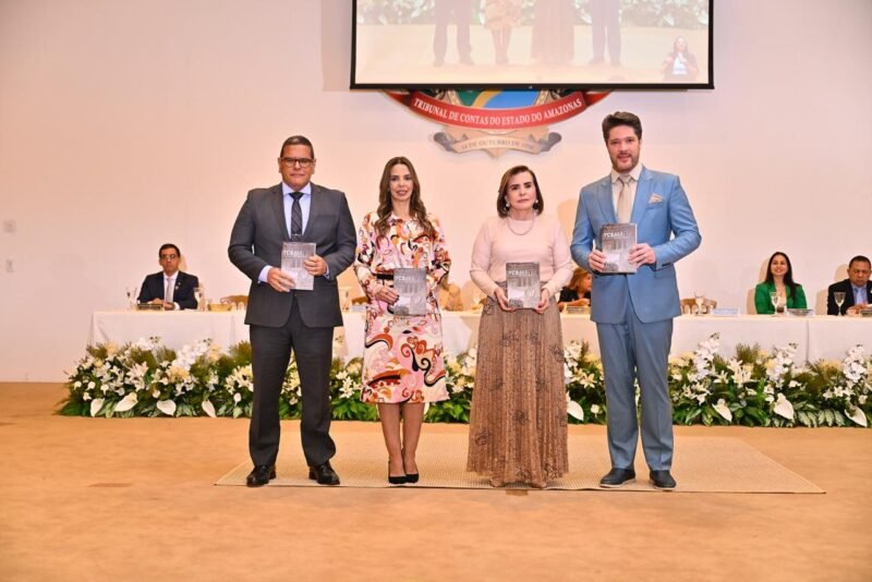 TCE-AM lança Revista Científica 2025 e premia autores
(Foto: Joel Arthus (TCE-AM) TCE-AM lança Revista Científica 2025 e premia autores