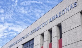 TCE-AM apura contrato de R$ 1,3 bi da Seduc sem licitação