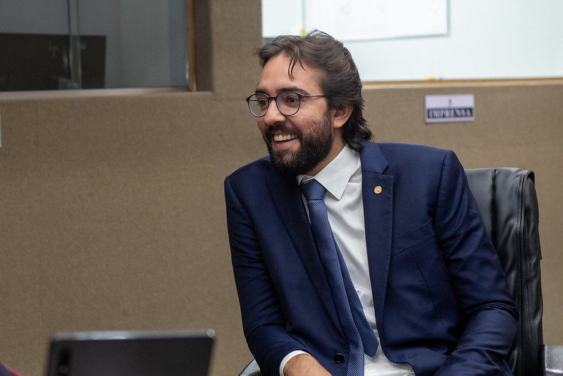 Deputado apresenta projeto para modernizar sistemas públicos e estimular empreendedorismo digital