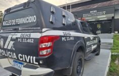 Filho é preso e pai segue foragido por homicídio em bar