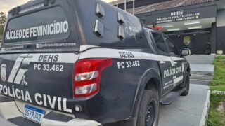 Filho é preso e pai segue foragido por homicídio em bar