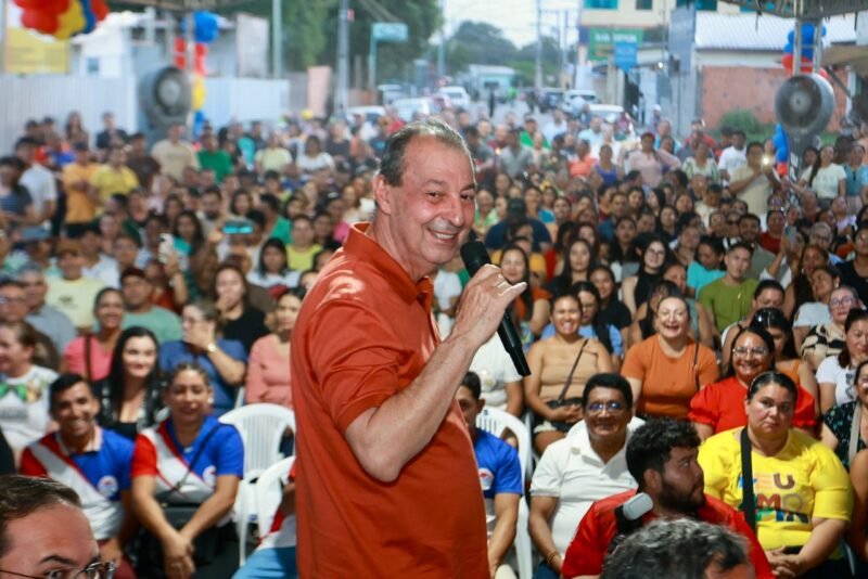 Omar Aziz acompanha obras estratégicas em Parintins