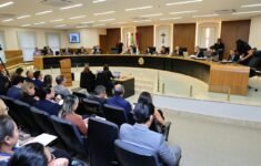 Sessão do Tribunal Pleno do TCE-AM analisou admissões da Prefeitura de Anori (Foto: Filipe Jazz/DICOM TCE-AM)