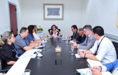 Reunião no TCE-AM definiu data para inauguração do Hospital do Sangue (Foto: Filipe Jazz/DICOM TCE-AM)