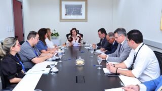 Reunião no TCE-AM definiu data para inauguração do Hospital do Sangue (Foto: Filipe Jazz/DICOM TCE-AM)