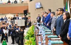 Yara Amazônia Lins durante sessão de abertura dos trabalhos na CMM (Foto: Joel Arthus/TCE-AM)