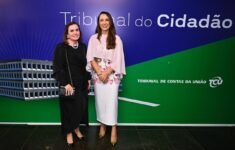 Recondução da presidente Milene (Foto: Joel Arthus/TCE-AM)