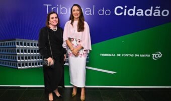 Recondução da presidente Milene (Foto: Joel Arthus/TCE-AM)