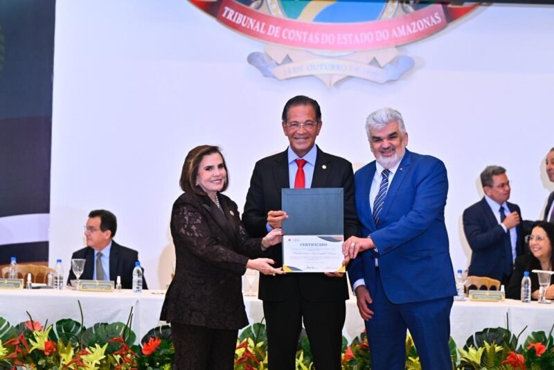 Ministro Mauro Campbell destaca escolas de contas no TCE-AM