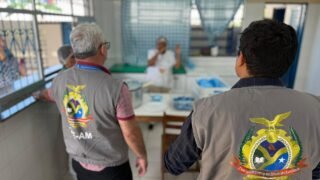 Blitz do TCE-AM fiscaliza merenda escolar. (Foto: Carol Heinrichs/TCE-AM)