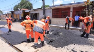 Obras avançam na rua Tenório Telles, no Tarumã. (Foto: Márcio Melo / Seminf)