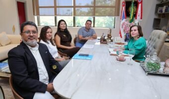 O encontro foi mediado pelo deputado estadual Wilker Barreto (Foto: Filipe Jazz/DICOM TCE-AM)