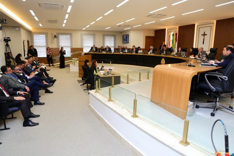 Sessão do TCE-AM mantém multas (Foto: Filipe Jazz/TCE-AM) TCE-AM mantém multas contra gestores de três municípios