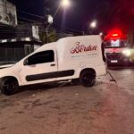 Veículo ficou atravessado e bloqueou parte da avenida (Foto: Divulgação)