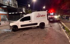 Veículo ficou atravessado e bloqueou parte da avenida (Foto: Divulgação)