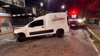 Veículo ficou atravessado e bloqueou parte da avenida (Foto: Divulgação)