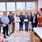 Conselheiros recebem título no interior (Foto: Joel Arthus/TCE-AM)