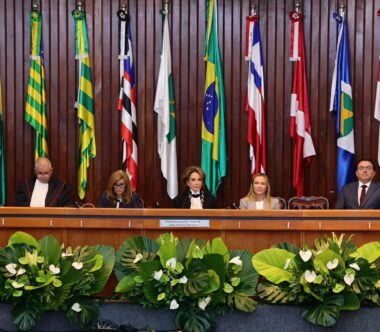 Posse da nova mesa diretora do TRF-1 (Foto: Filipe Jazz/TCE-AM)