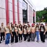 Jovens aprendizes em atividade no TCE-AM (Foto: Joel Arthus/DICOM TCE-AM)