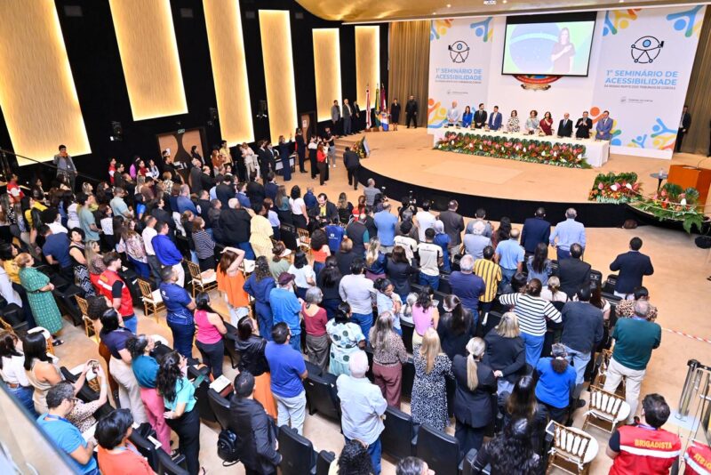 Seminário debate inclusão (Foto: Joel Arthus/TE-AM) TCE-AM reforça inclusão em seminário de acessibilidade